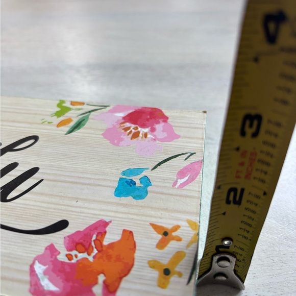 NWT Floral Family Sign Decor “I love our family” - Picture 4 of 5